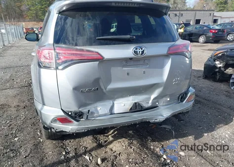 2018 Toyota Rav4 Xle z USA, uszkodzony, nr VIN JTMRFREV4JD232352